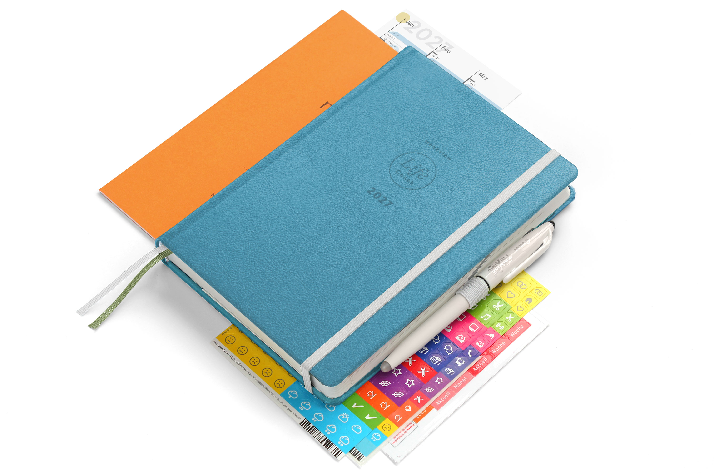 weekview LifeCoach 2027 A5 Sky Blue Premium – Cover mit Lieferumfang (perspektivisch)
