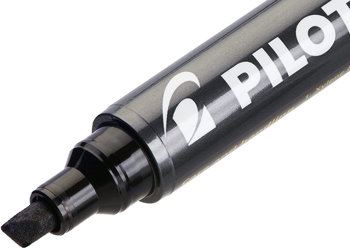 PILOT Permanent Marker 400 mit Keilspitze, 4er Set (Blau, Schwarz, Rot, Grün)